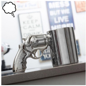 Revolver srebrna šolja, 0174